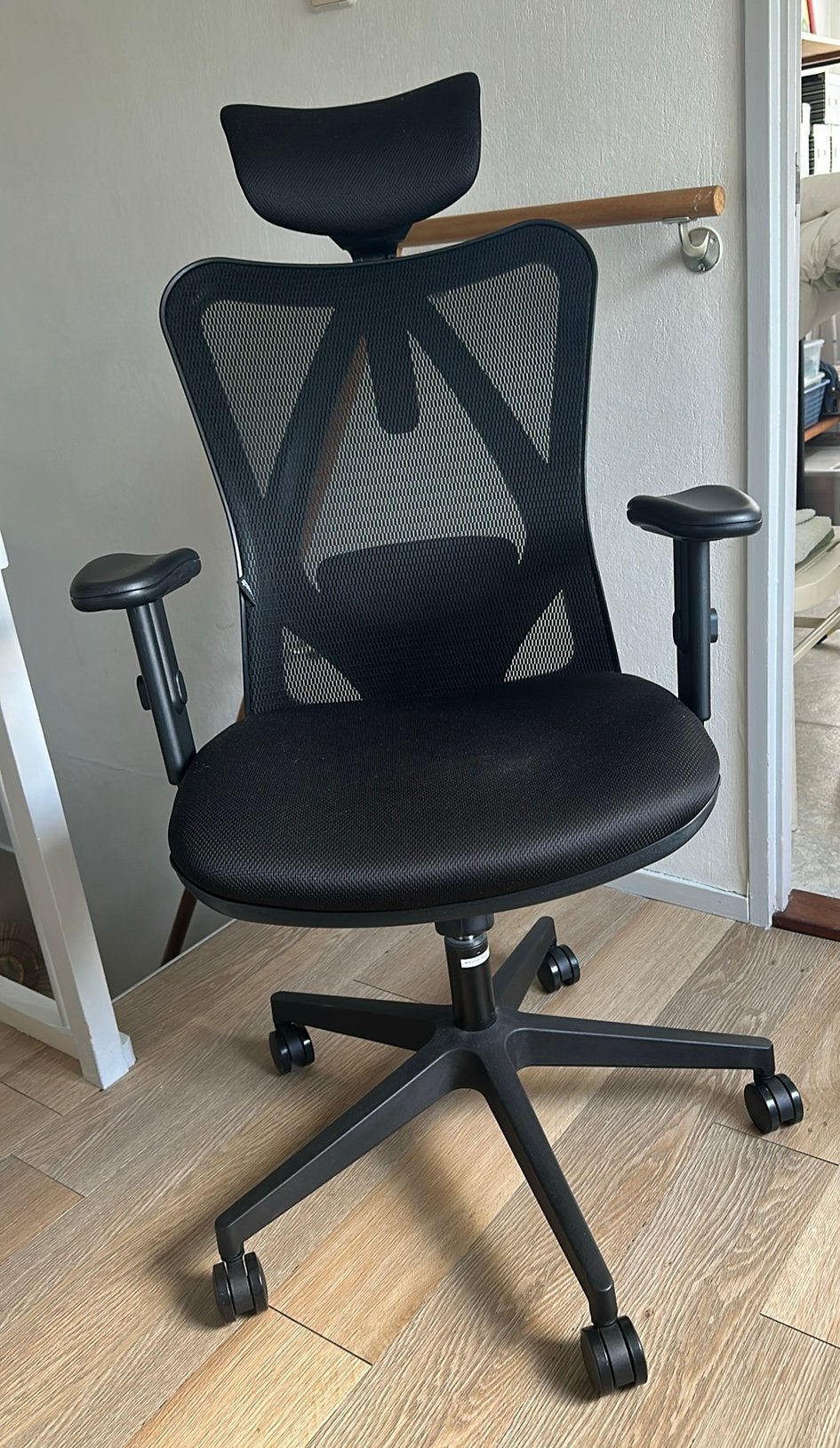 Verstelbare ergonomische bureaustoel, Ophalen, Zo goed als nieuw, Zwart