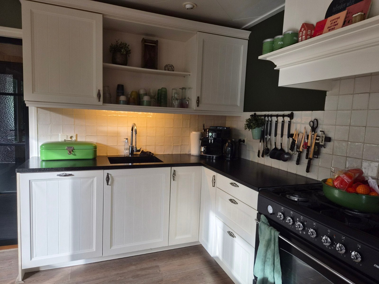 Complete gebruikte keuken met apparatuur, Ophalen, Gebruikt, Wit, Hoekkeuken