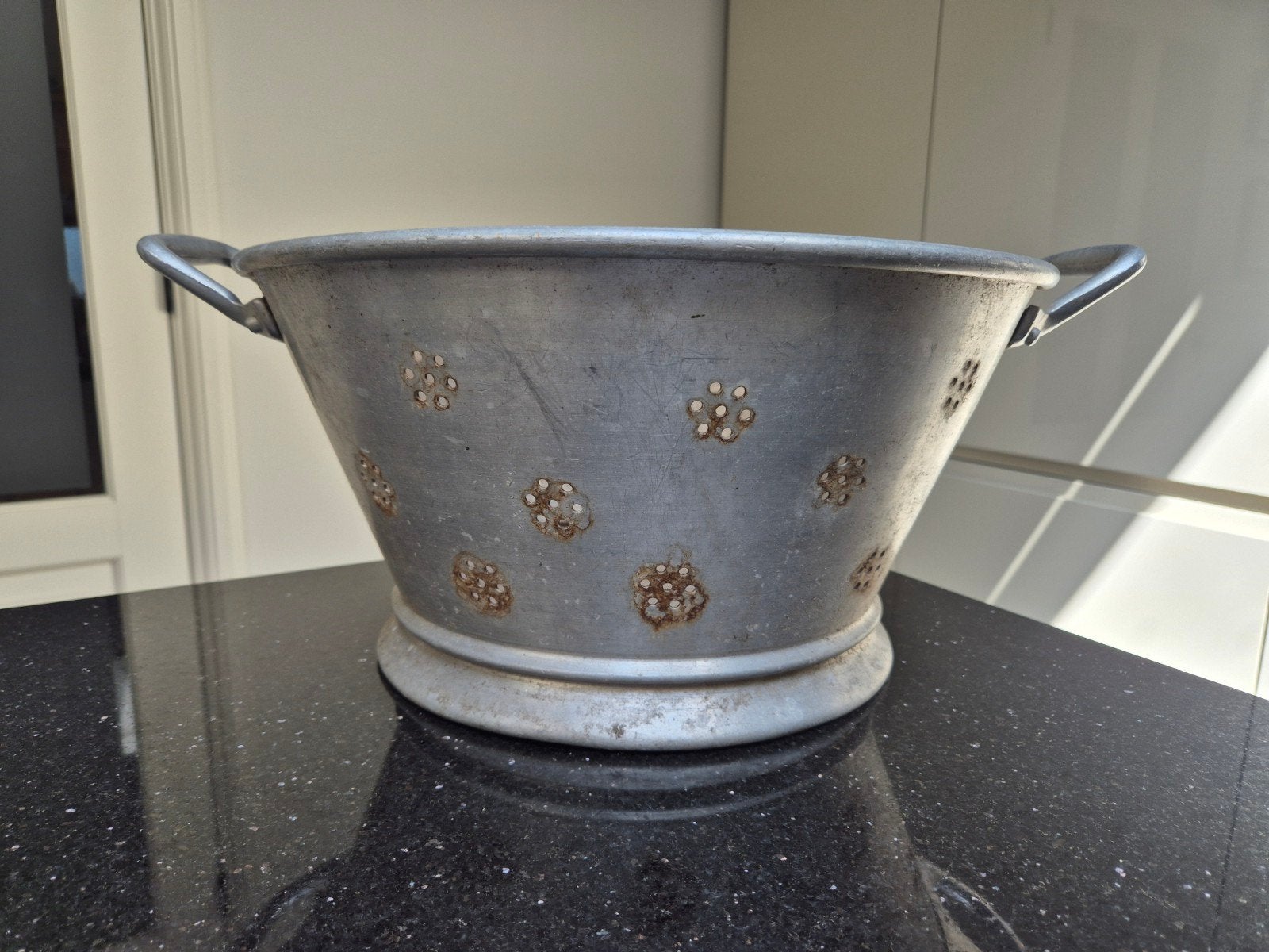 Vintage aluminium vergiet | Brocante plantenbak, Tuin en Terras, Bloembakken en Plantenbakken, Gebruikt, Minder dan 30 cm, Rond