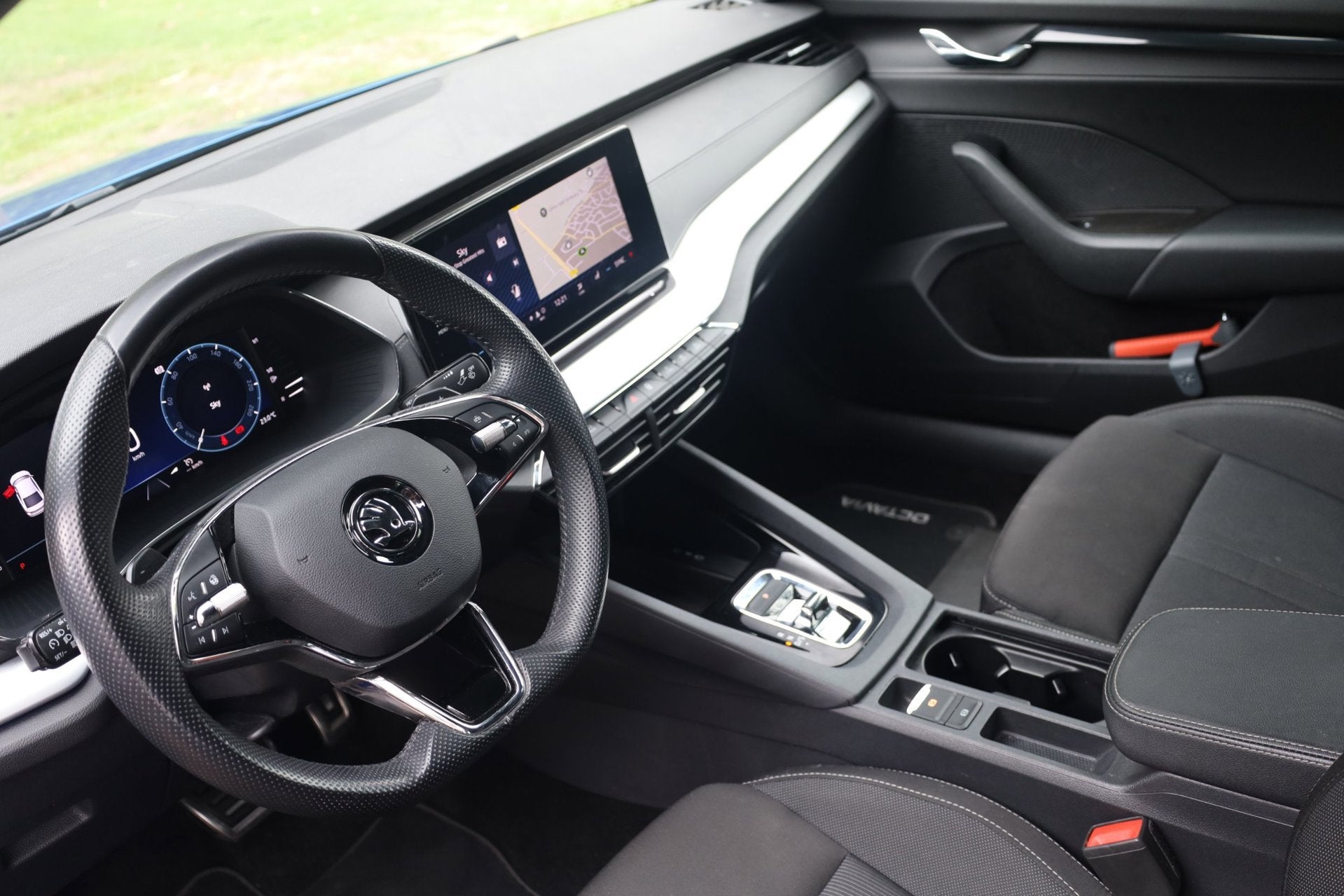 Skoda Octavia 1.0 e-TSI Sport Business Aut. | Virtual | Stoe, Auto's, Skoda, Stof, Blauw, Origineel Nederlands, Hybride Elektrisch/Benzine