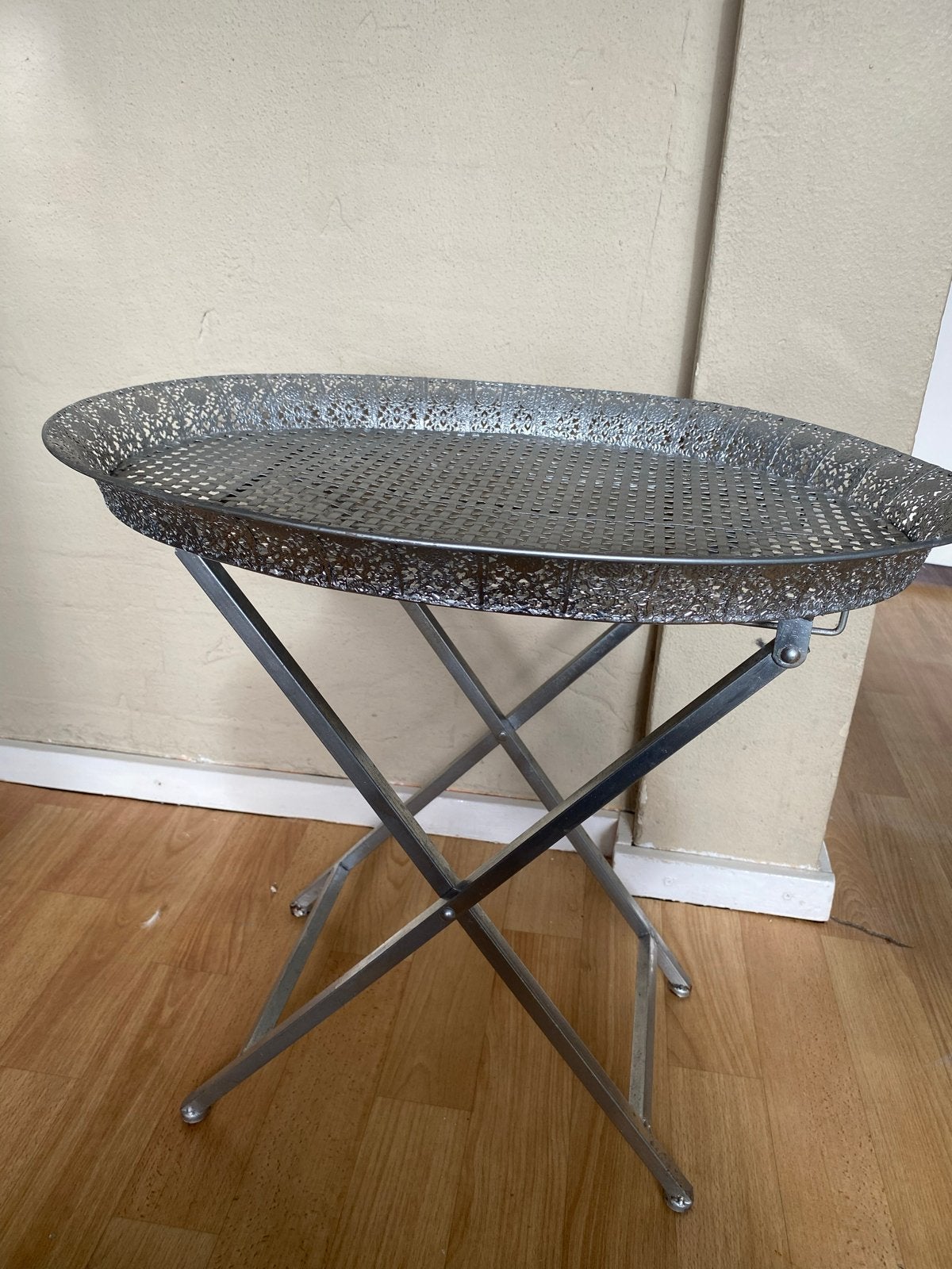 Decoratieve bijzettafel, 45 tot 60 cm, Gebruikt, Metaal of Aluminium, Rond