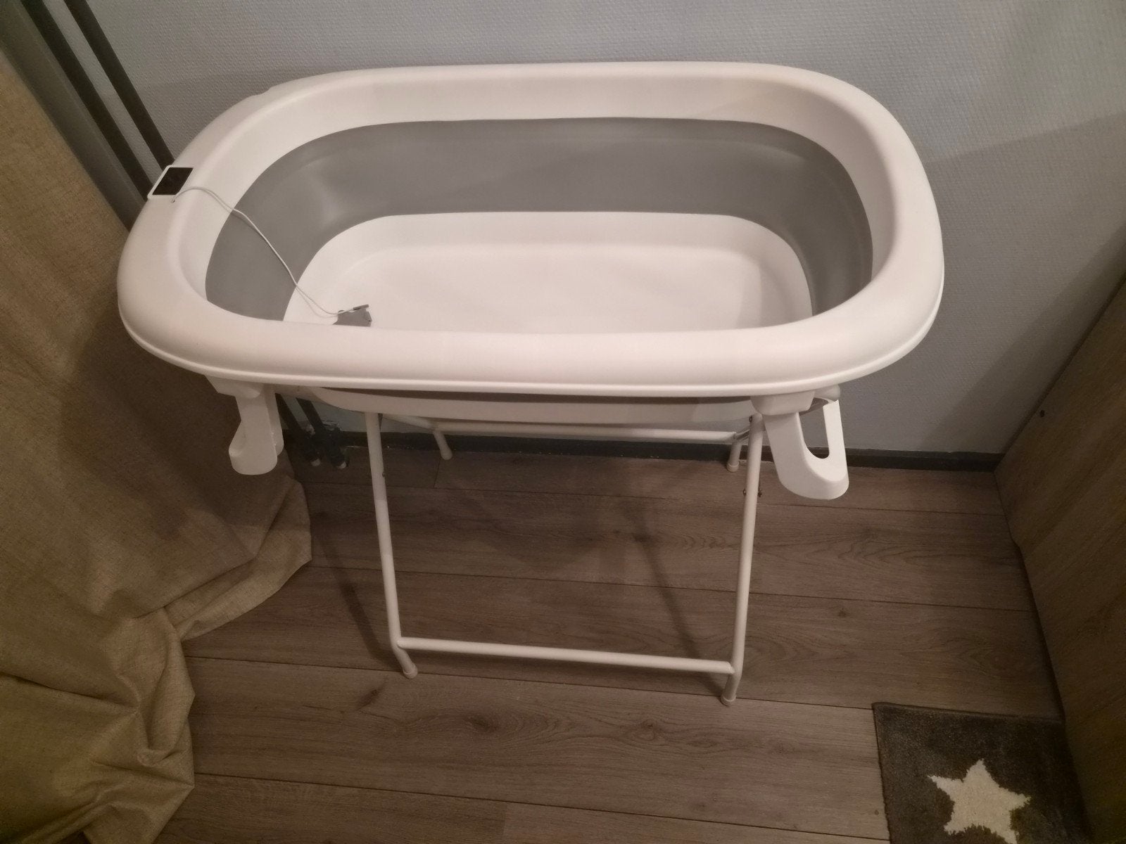 Opvouwbaar babybadje met standaard en thermometer, Kinderen en Baby's, Zo goed als nieuw, Badje, Standaard, Ophalen