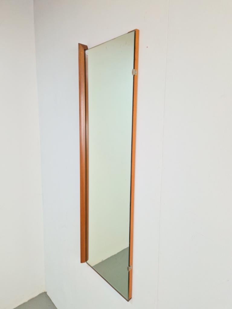 Vintage teak hout spiegel mid century ‘60 rechthoek design, Huis en Inrichting, Woonaccessoires | Spiegels, Minder dan 50 cm, N