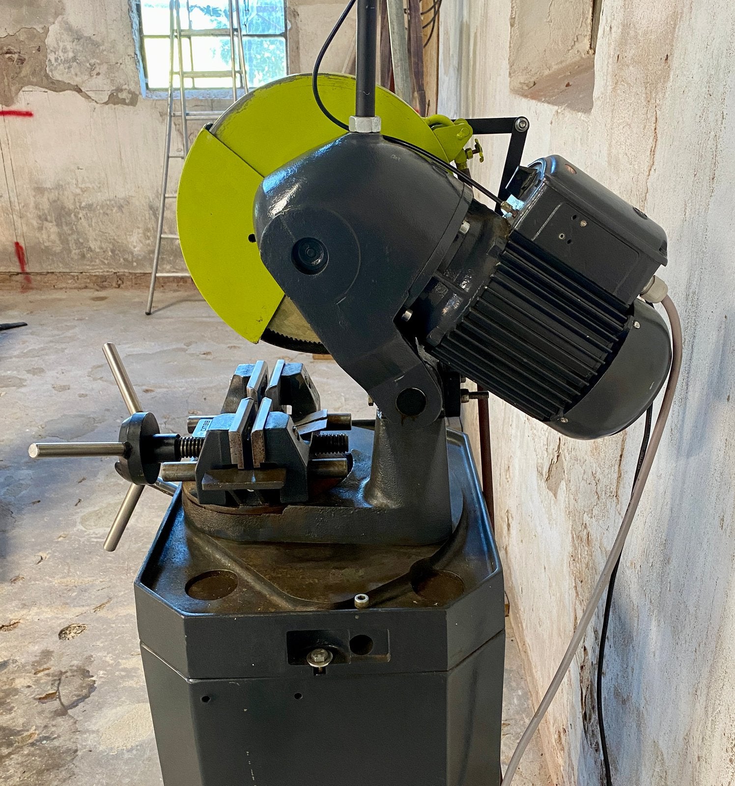 Afkort zaag voor metaal, merk Bewo, Doe-het-zelf en Verbouw, Gereedschap | Zaagmachines, Ophalen, Gebruikt, Afkortzaag, 30 tot 70 mm
