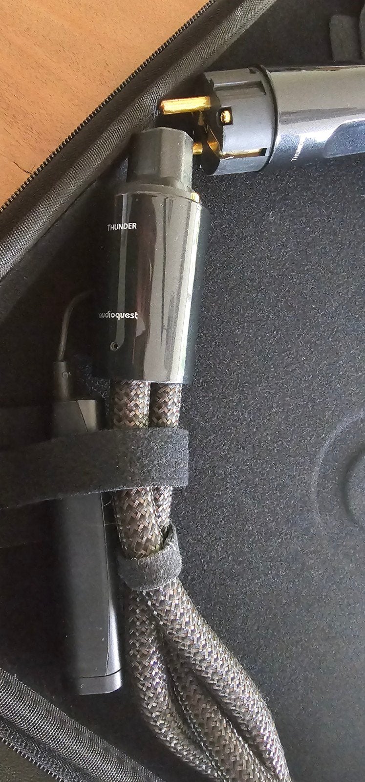 Foto 4 van AudioQuest Thunder AC Power Kabel 1.0m - Nieuwstaat