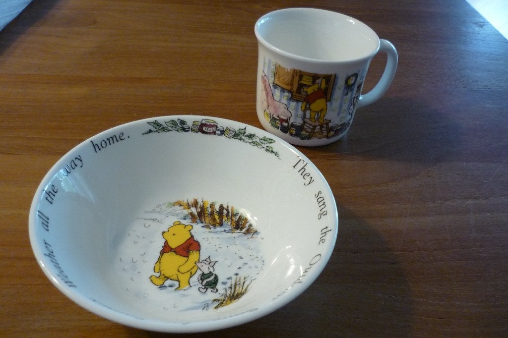 Royal Doulton Disney Set '' WINNIE DE POOH SCHAALTJE + MOK'', Ophalen, Winnie de Poeh of vrienden, Zo goed als nieuw, Servies