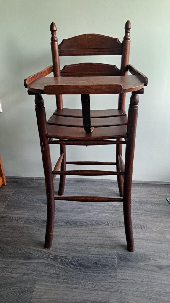 Vintage houten kinderstoel met eetblad, Kinderen en Baby's, Kinderstoelen, Ophalen, Gebruikt, Overige typen, Afneembaar eetblad