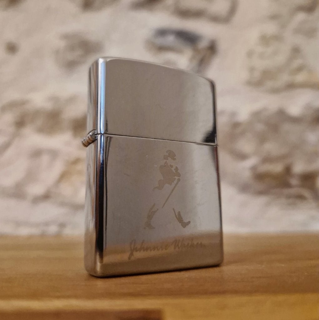 Zippo Johnnie Walker Whisky Aansteker Nieuw, Ophalen of Verzenden, Nieuw, Gebruiksvoorwerp