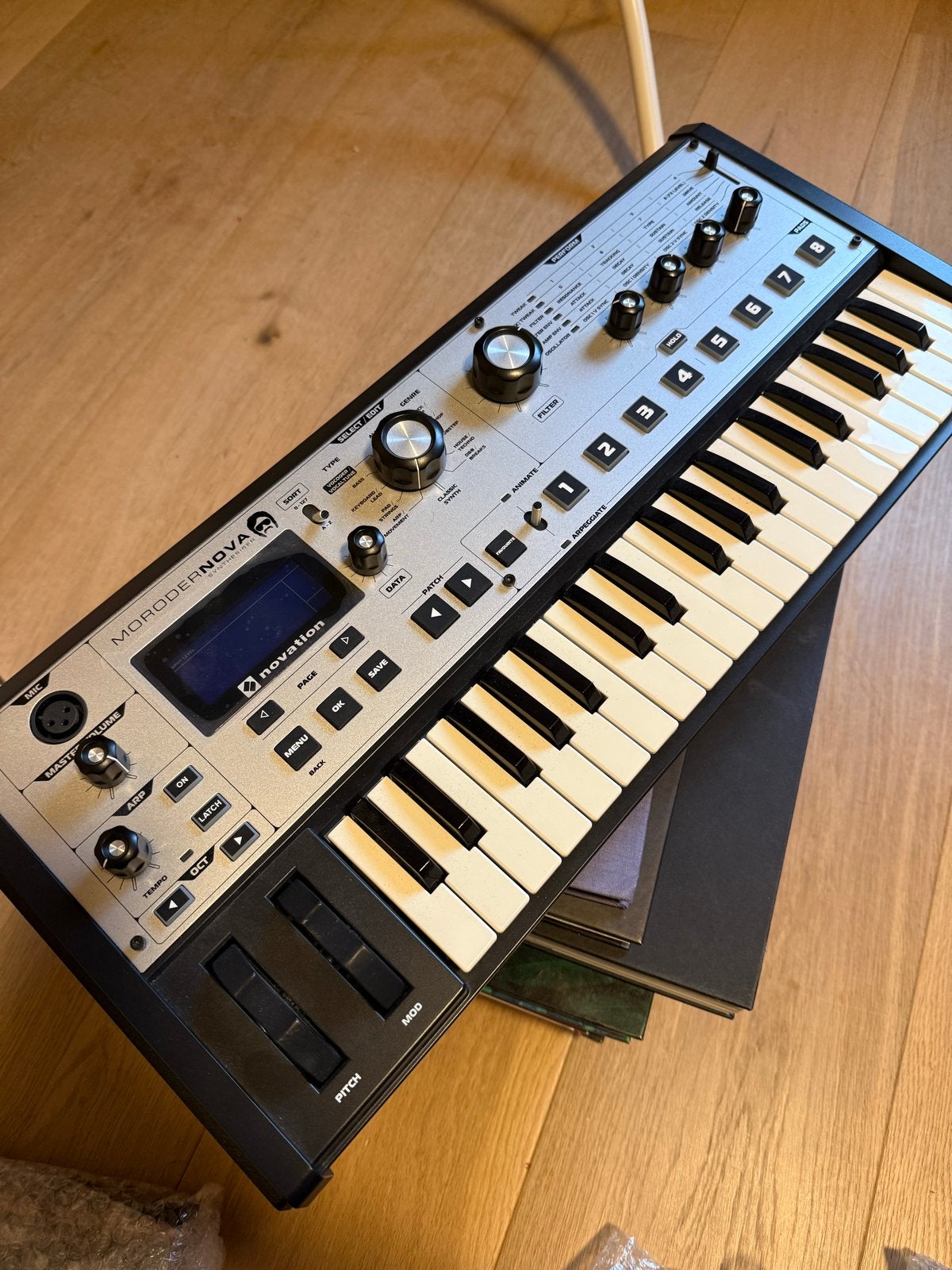 Novation MoroderNova Limited Edition Synthesizer, Muziek en Instrumenten, Ophalen, Novation, Overige aantallen, Zo goed als nieuw