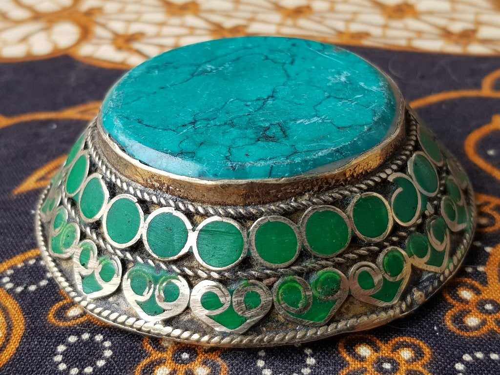 Mooie antieke hanger uit Nepal van zilverbrons met stenen.