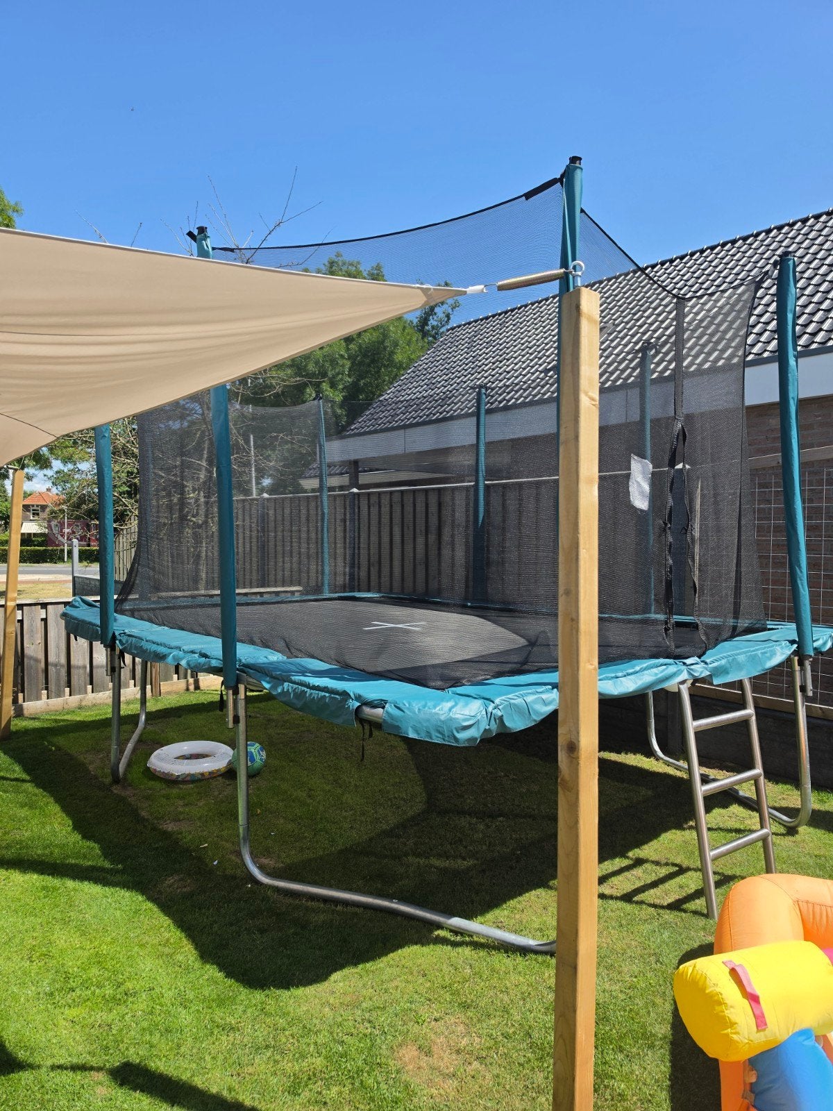 Trampoline 4x2m - Slechts 2 maanden oud, rits defect, Ophalen, Zo goed als nieuw
