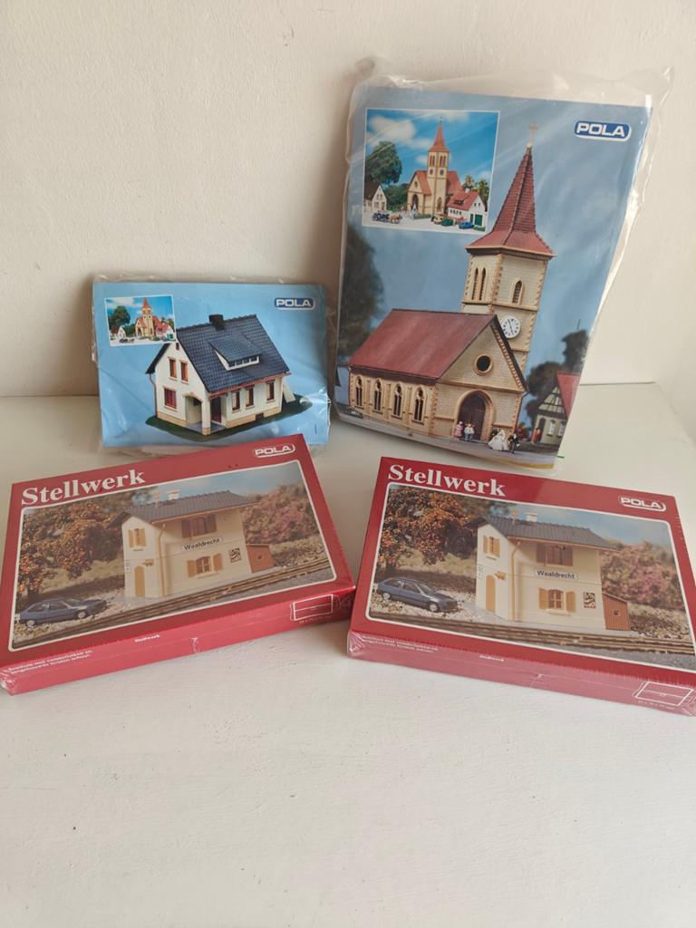 Pola Modelbouw Gebouwen: Kerk, Huis en 2x Stellwerk, Ophalen of Verzenden