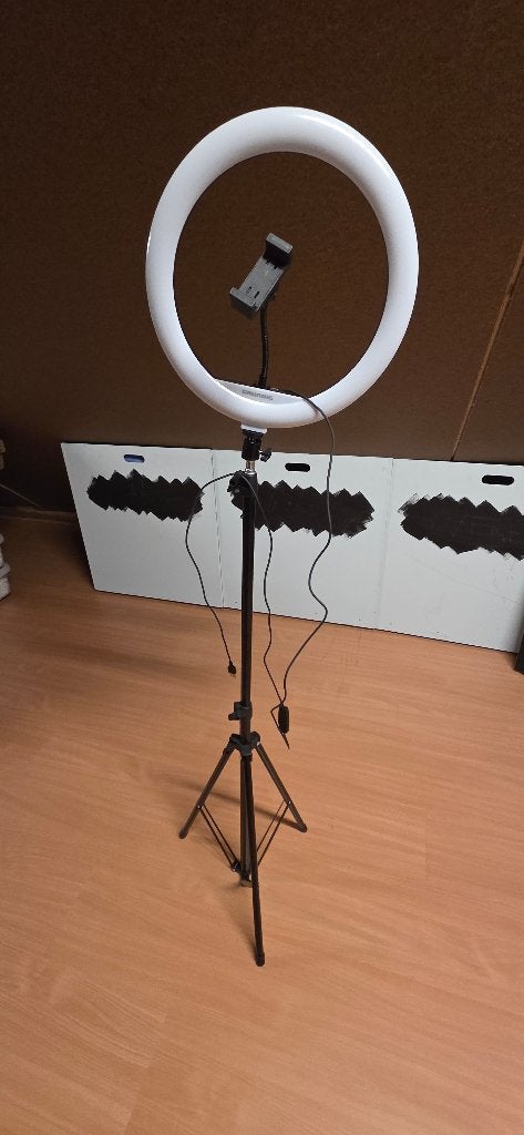 Grundig ringlamp met telefoonhouder en statief, USB, Ophalen, Gebruikt