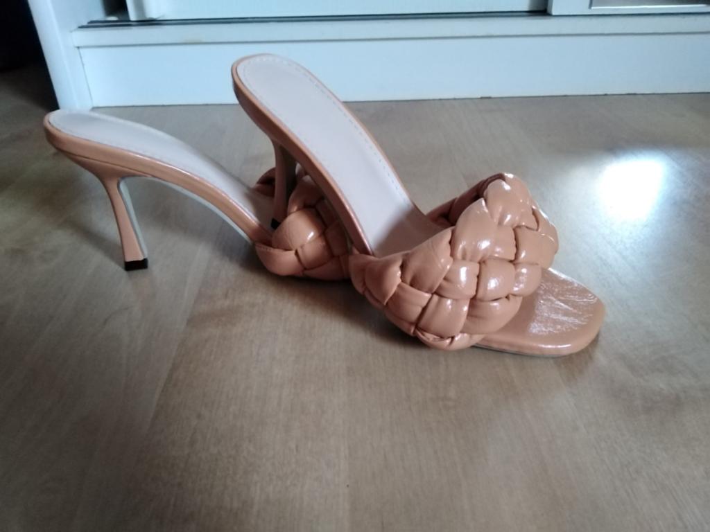 Zalmkleur muiltjes, Nieuw, Roze, Sandalen of Muiltjes, Ophalen of Verzenden