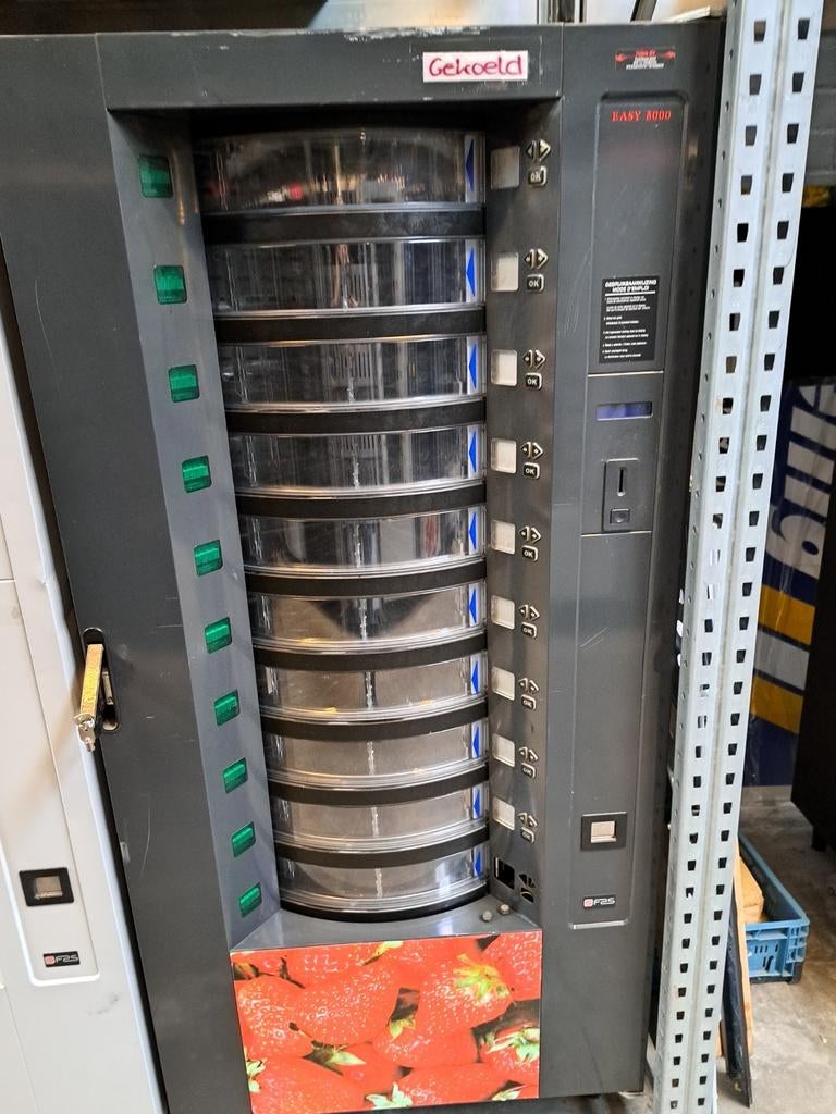 Eierautomaat - Necta StarFood, Ophalen