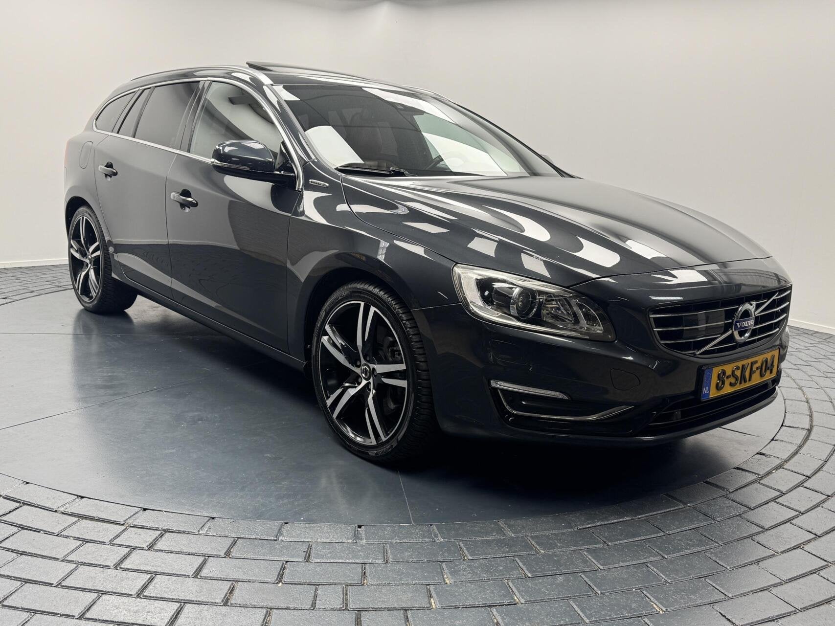 Volvo V60 2.4 D6 Plug-In Hybrid Polestar Automaat-Trekhaak-P, Auto's, Automaat, Huisgarantie, Met garantie (alle), Vierwielaandrijving