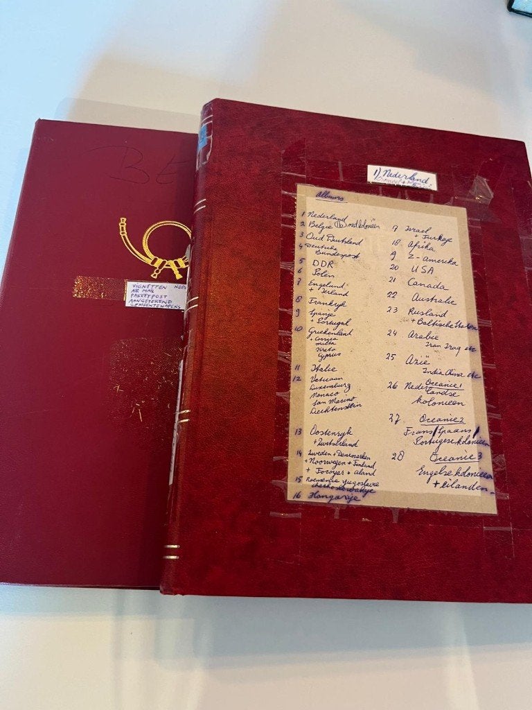 2 Postzegelalbums Nederland, Ophalen of Verzenden, Buitenland