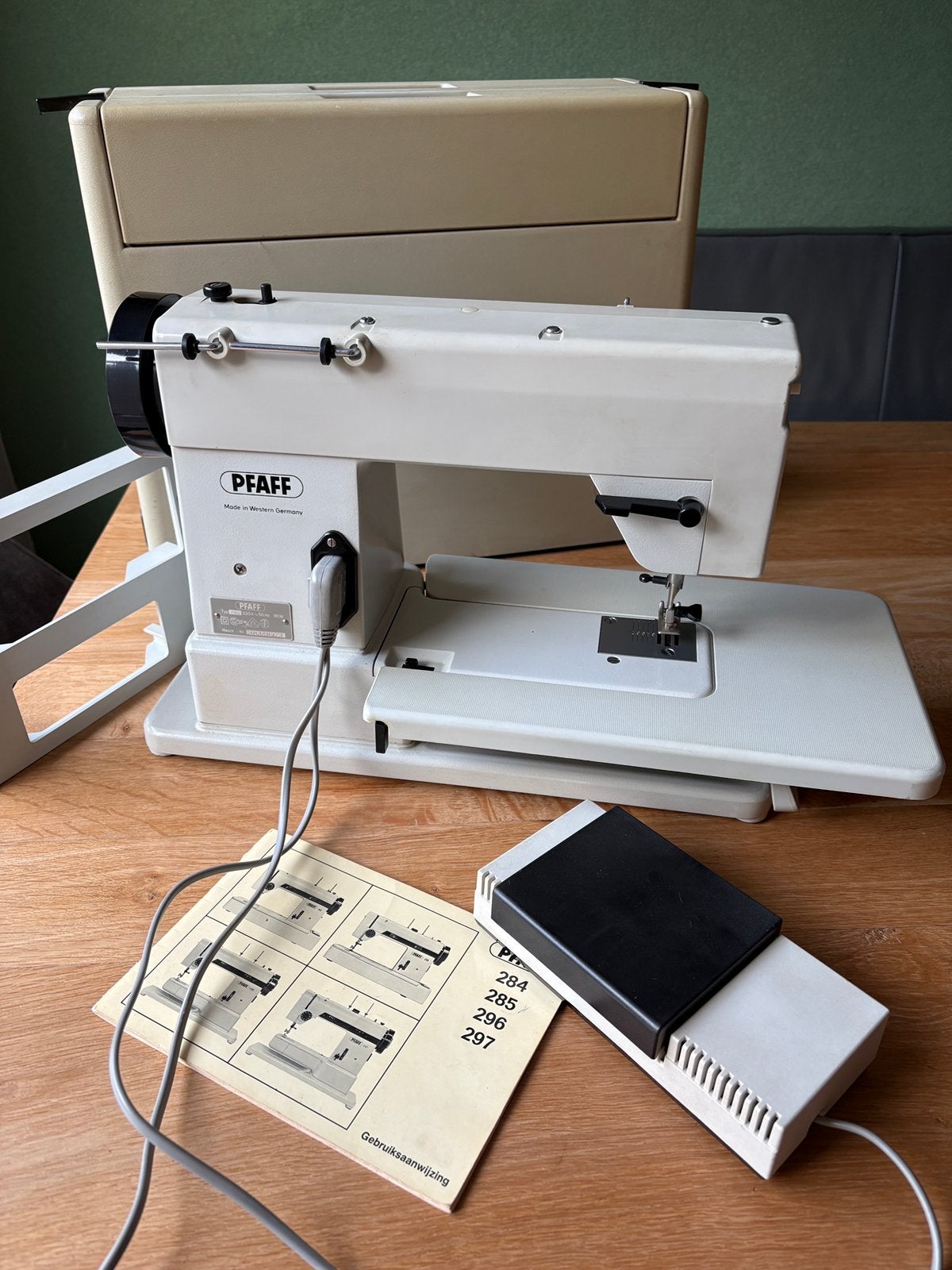 Pfaff 285 Naaimachine, Ophalen, Gebruikt, Naaimachine, Pfaff