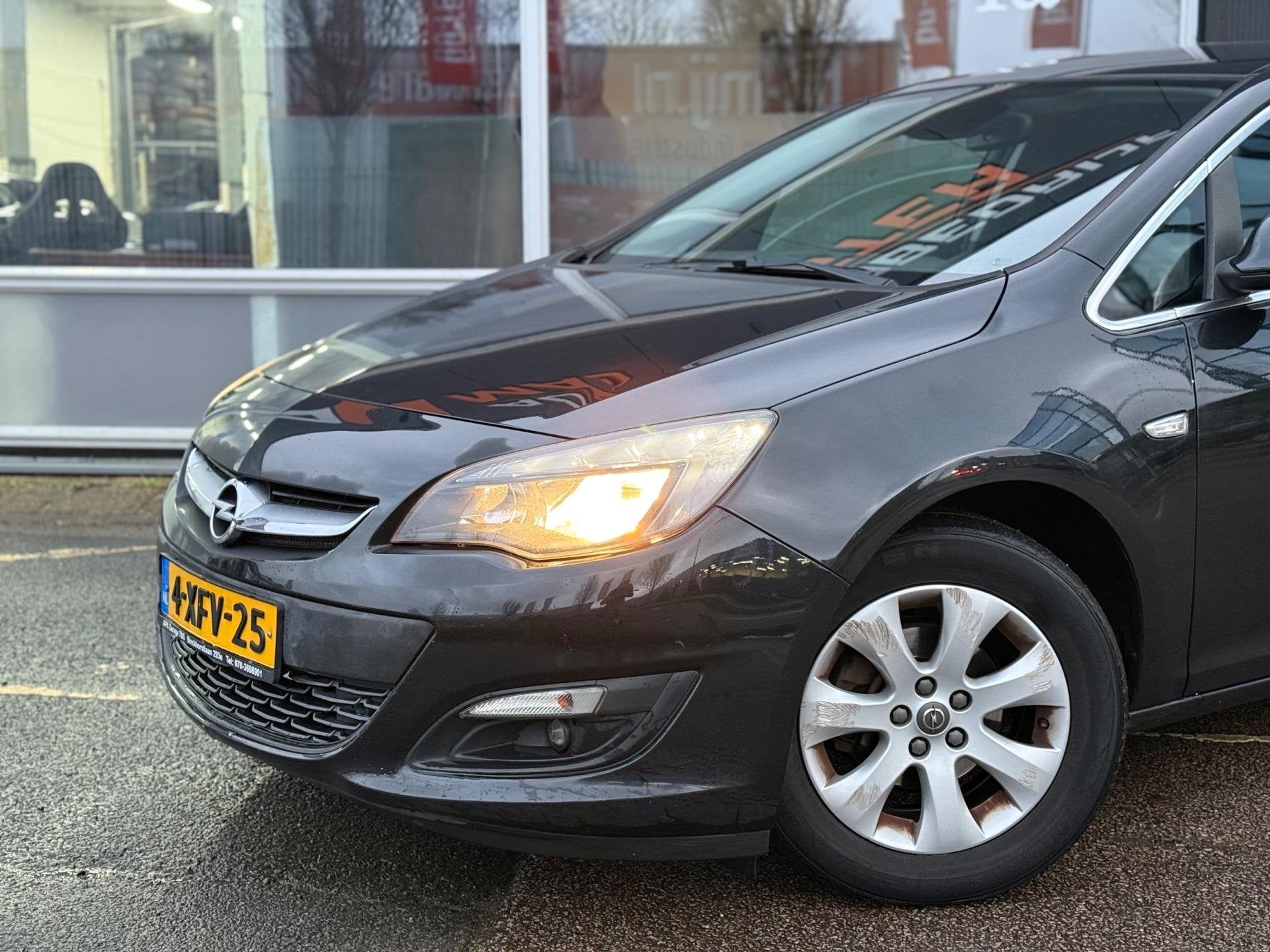 Opel Astra 1.4 Business + | Airco | Cruise | PDC, Voorwielaandrijving, Euro 5, 101 pk, Gebruikt