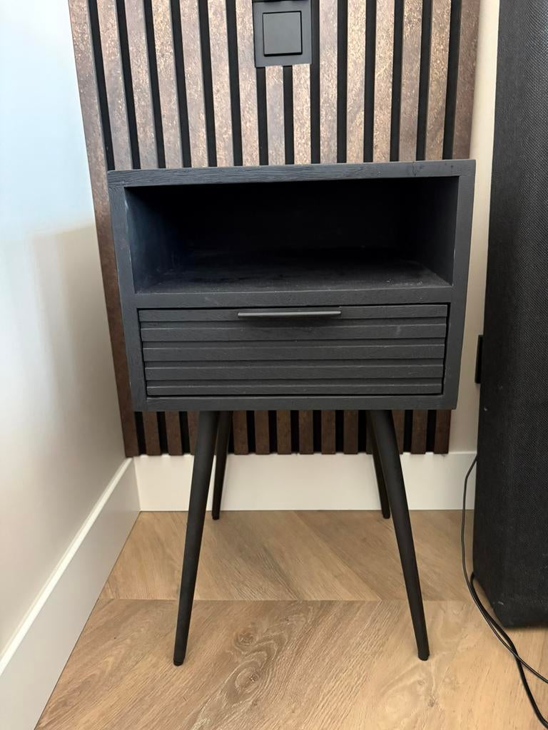 Nachtjekastje mango zwart, nieuw in de doos!, Ophalen, Nieuw, 55 tot 70 cm, 45 tot 65 cm