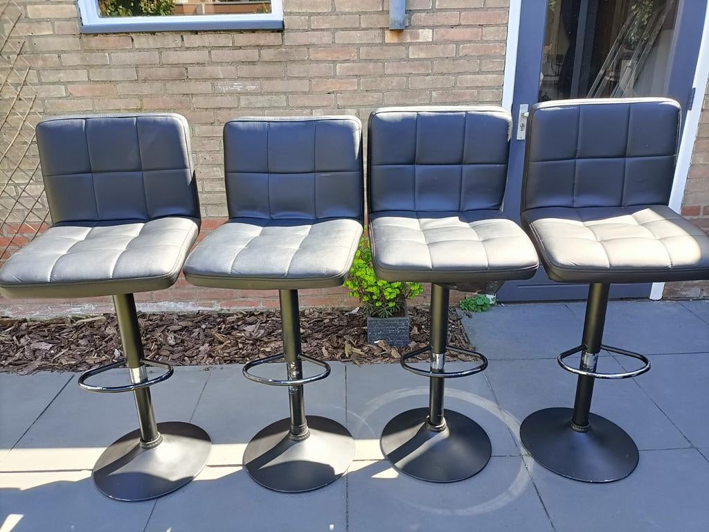 Set van 4 zwarte barkrukken, in hoogte verstelbaar, Ophalen, Gebruikt, 90 cm of meer, In hoogte verstelbaar