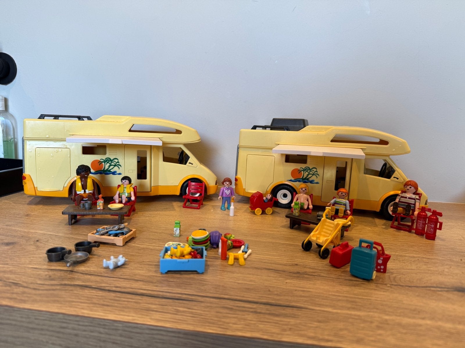 Twee Playmobil campers met veel accessoires, Gebruikt, Complete set, Voertuig, Family fun