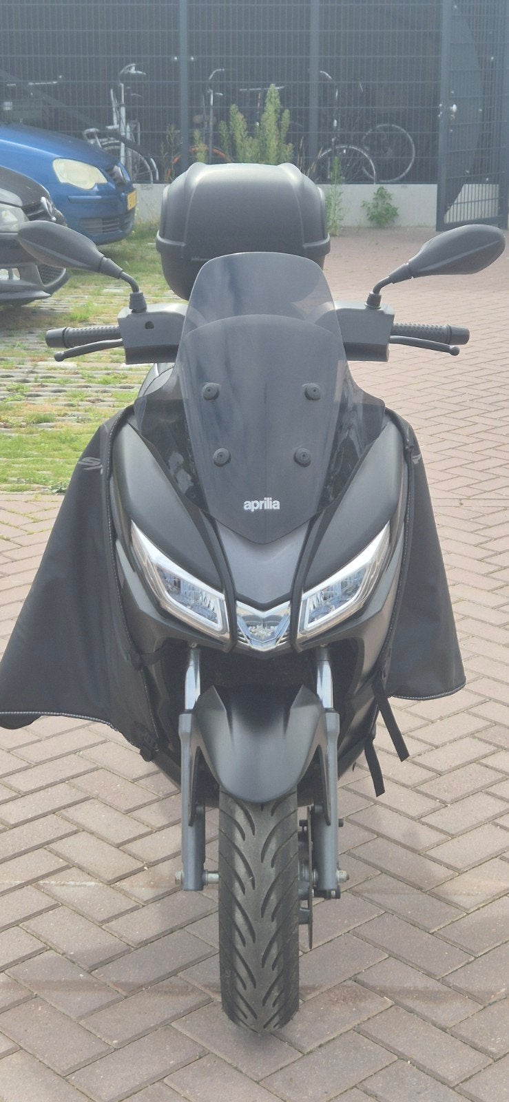 aprilia sxr met beenkleed en koffer in prijs verlaagd!!!!!, Ophalen of Verzenden, Zo goed als nieuw, Benzine, Overige modellen