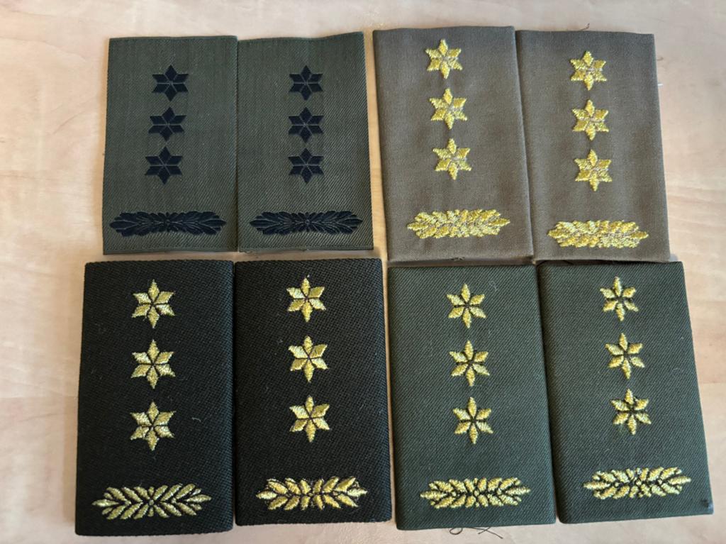 4 sets rangen kolonel DT1963, trui, bloes, en gvt zwart, Ophalen of Verzenden, Landmacht, Nederland, Embleem of Badge