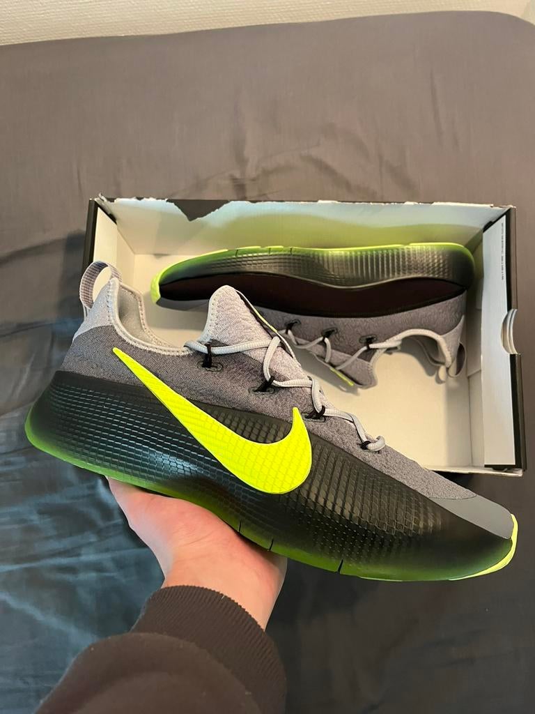 Nike LeBron TR1 Grijs Zwart - Maat 49.5, Ophalen of Verzenden, Nieuw, Schoenen