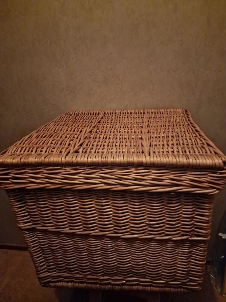 Grote rieten klep mand/rotan opberg mand, Ophalen, Zo goed als nieuw, Rond, Riet