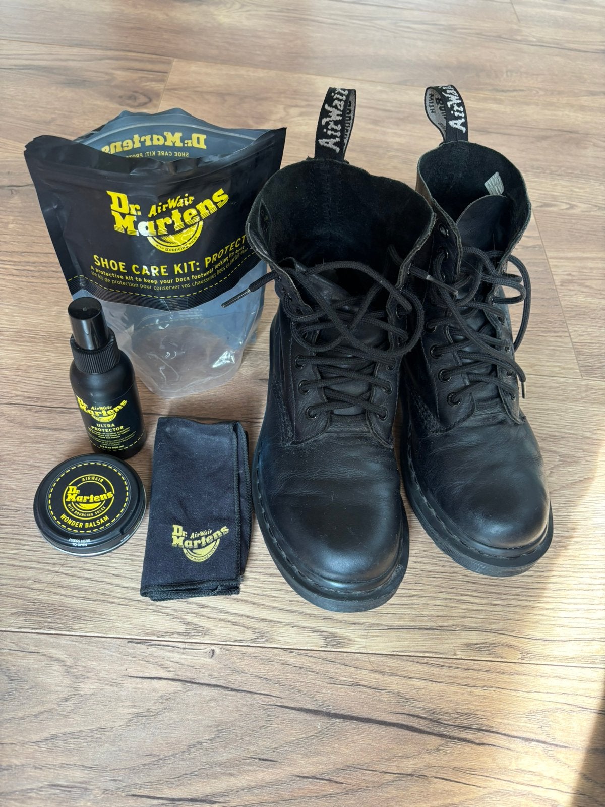 Dr Martens 1460 pascal mono, Zwart, Lage of Enkellaarzen, Ophalen of Verzenden, Gedragen