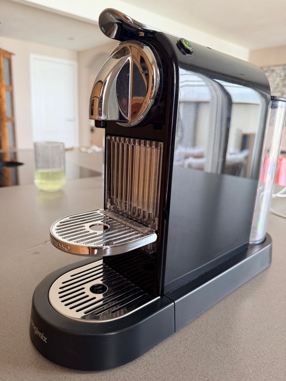 Nespresso Magimix Koffie Apparaat, Witgoed en Apparatuur, Koffiezetapparaten, Ophalen, Zo goed als nieuw, Koffiemachine