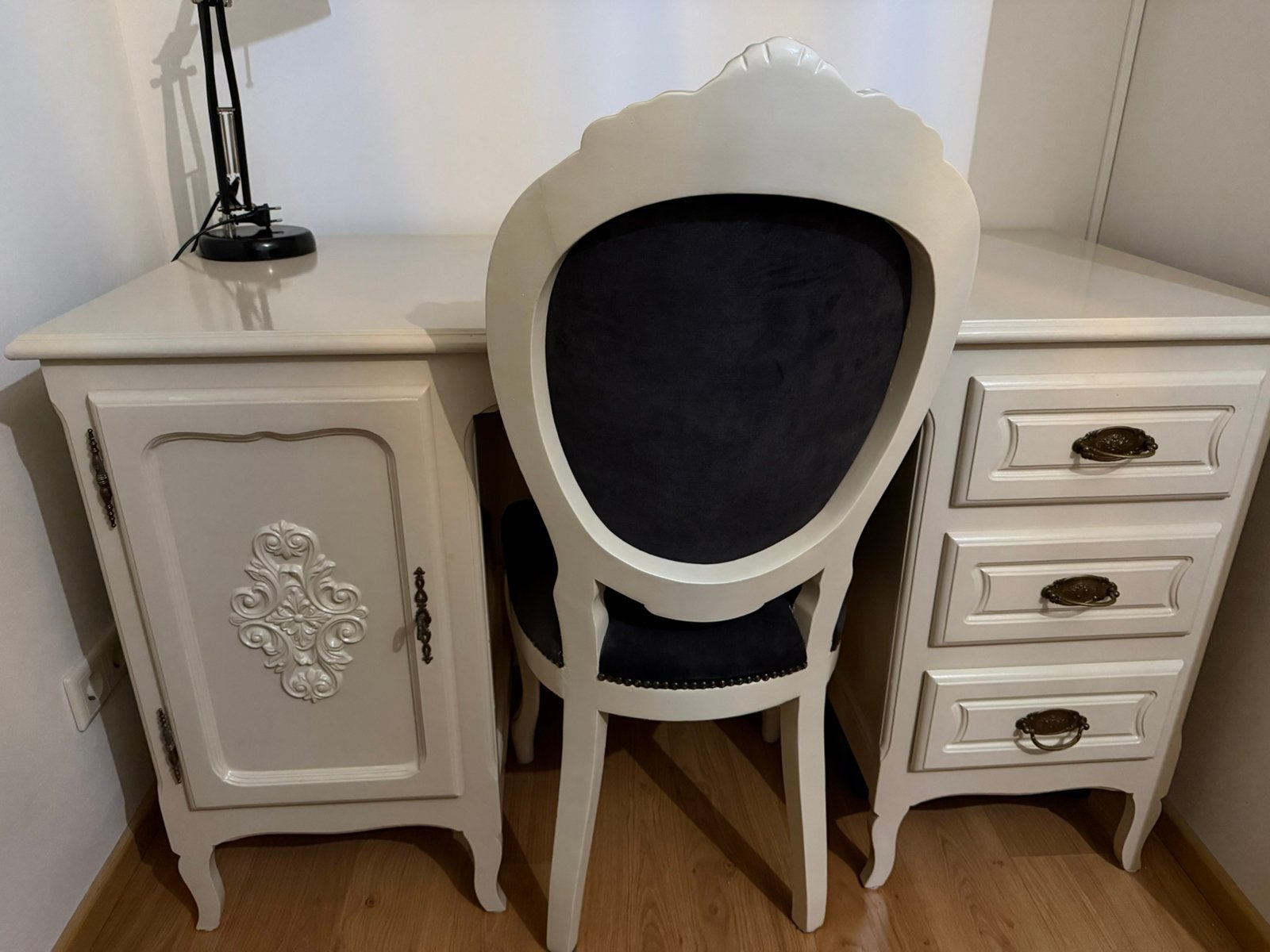 Antiek Frans bureau opgeknapt, Ophalen, Met lades, Gebruikt, 135 cm