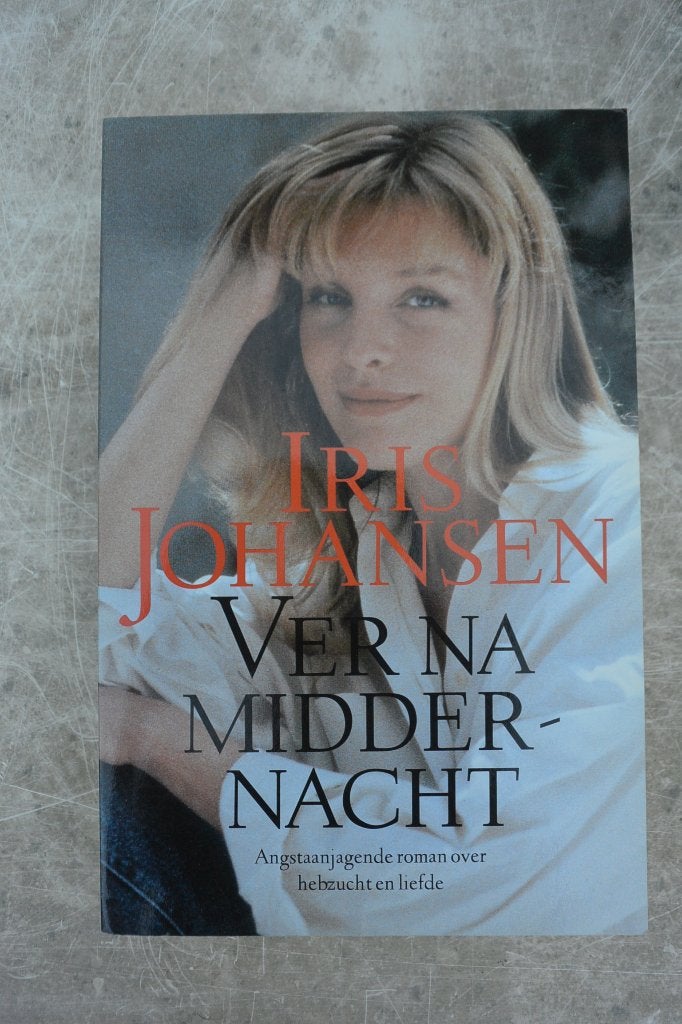Iris Johansen "Ver na middernacht", Ophalen of Verzenden, Zo goed als nieuw, Nederland, Iris Johansen