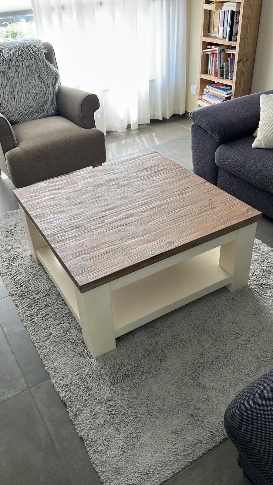 Stijlvolle salontafel met houten blad en witte poten, Huis en Inrichting, Ophalen, 100 tot 150 cm, Vierkant, 50 tot 100 cm