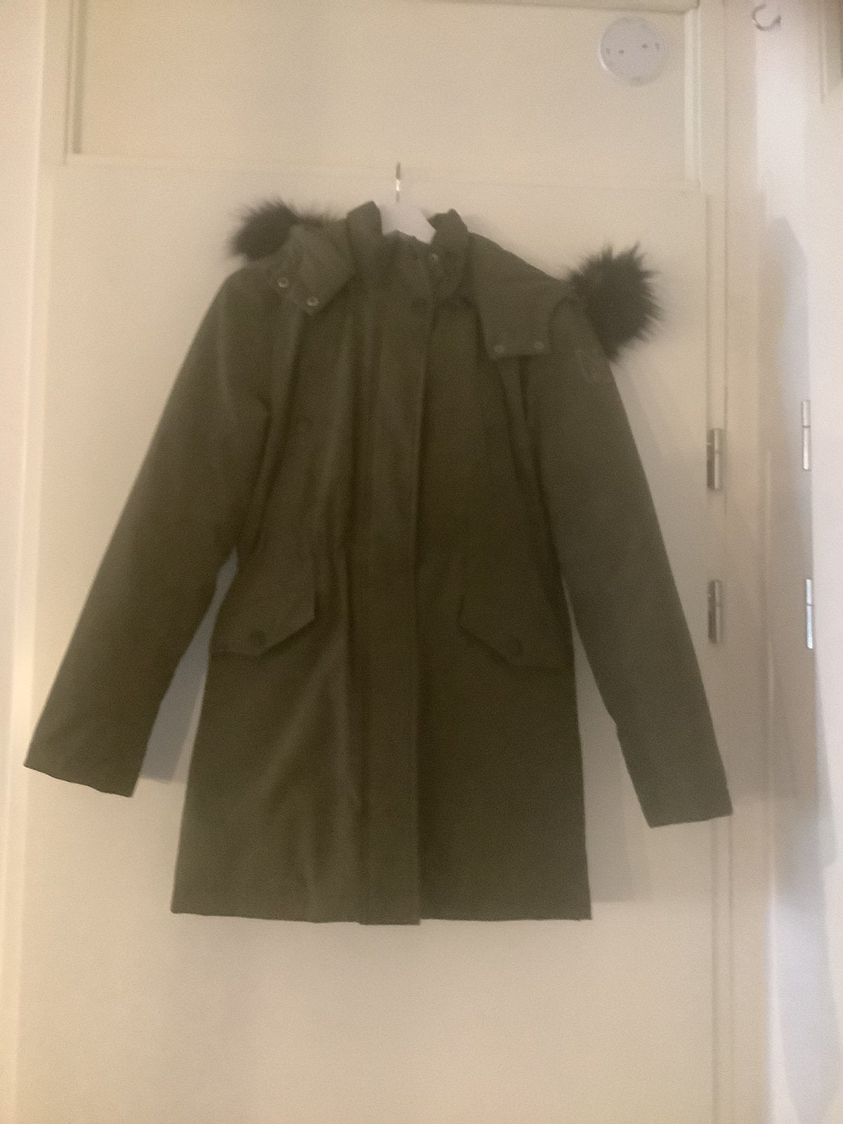Nieuwe, mooie, winterjas van NIKKIE, Kleding | Dames, Jassen | Winter, Ophalen of Verzenden, Nieuw, Maat 34 (XS) of kleiner, Groen