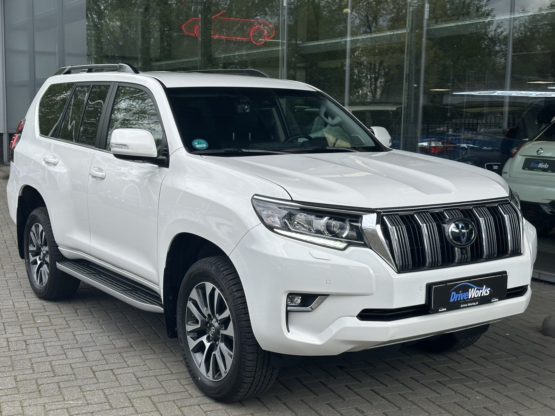 Toyota Land Cruiser 2.8 D-4D-F Professional | Leather | Nieu, Auto's, Automaat, Dealer onderhouden, Gebruikt, 4 cilinders