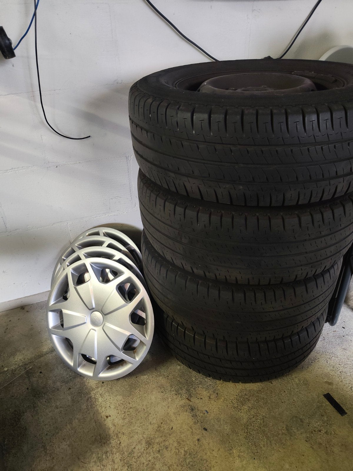 Set wielen velgen en wieldoppen voor Ford Transit, 16 inch, Banden en Velgen, Ophalen of Verzenden, 235 mm