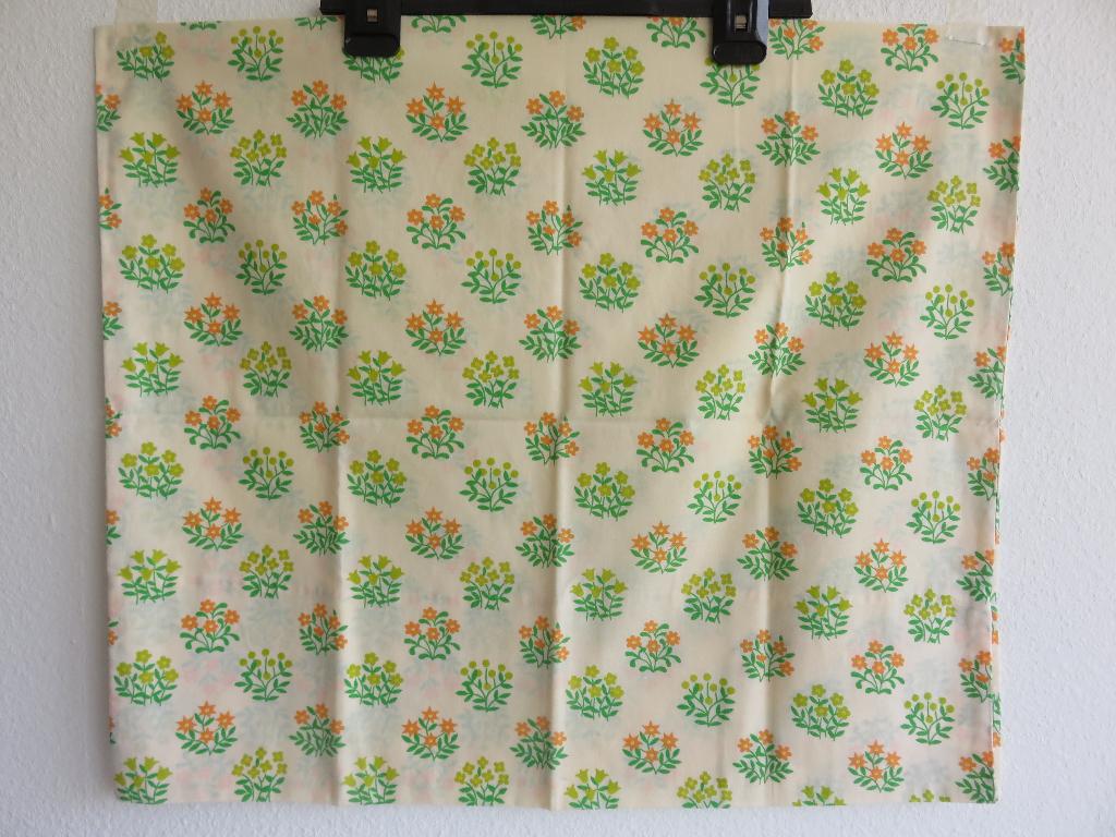 2 vintage Tergal kussenovertrekken met bloemetjes, Huis en Inrichting, Slaapkamer | Beddengoed, Gebruikt, Eenpersoons, Overige typen