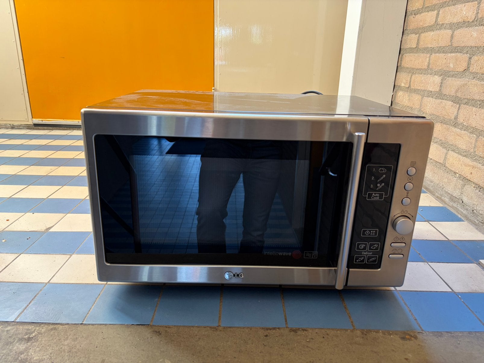 LG MS-257EL magnetron 900W – RVS/zwart, Ophalen, Gebruikt, Draaiplateau