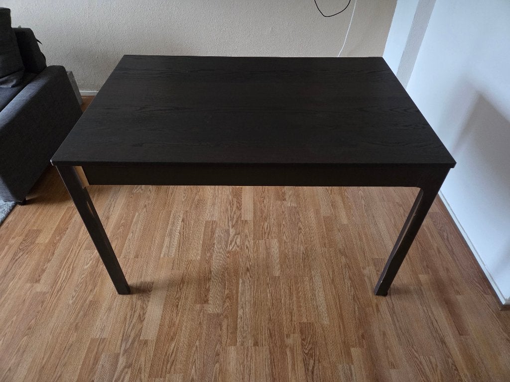 Gratis af te halen: tafel met vier stoelen, Huis en Inrichting, Ophalen, Gebruikt, Bruin, Vier