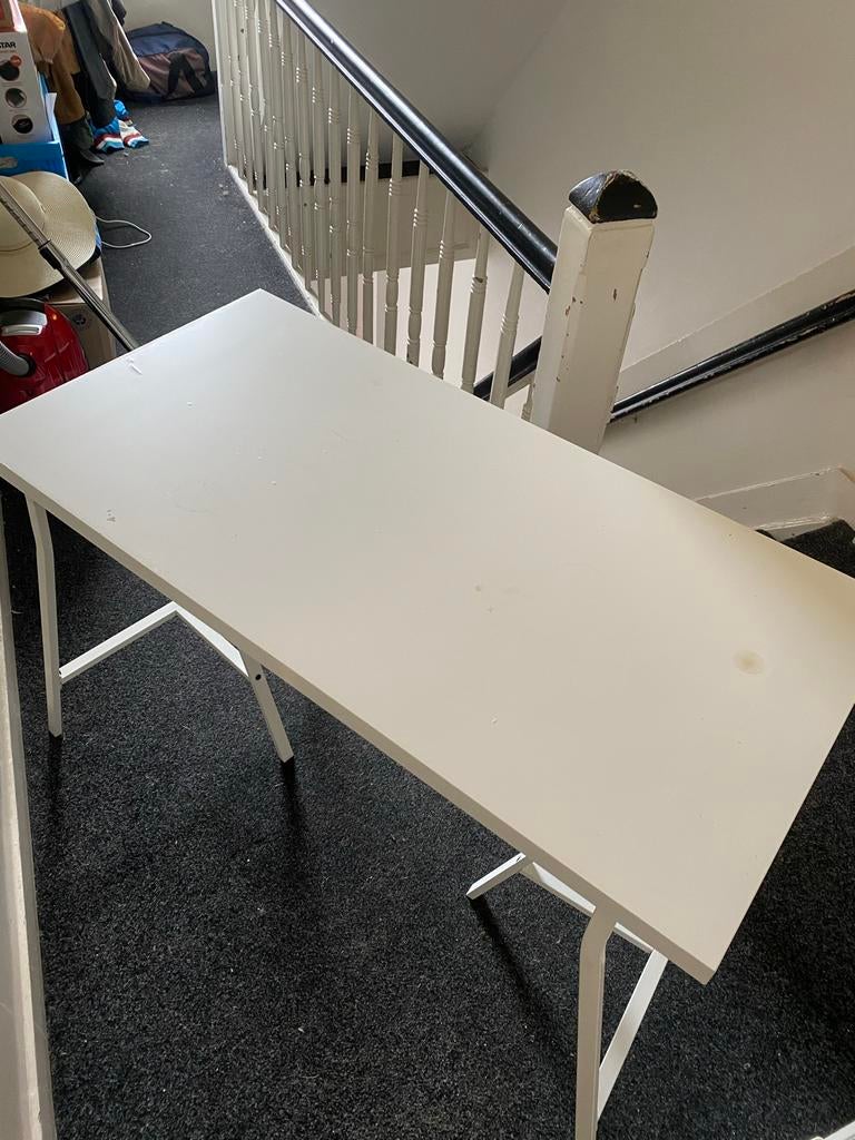 Witte opklapbare tafel/bureau met schragen, Ophalen, Gebruikt, 100 tot 150 cm, Tot twee personen