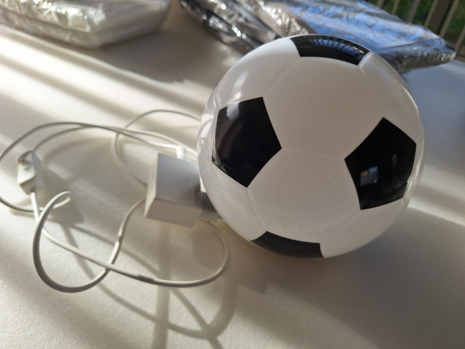 IKEA Voetbal Lamp - Perfect voor de kinderkamer, Gebruikt, Kunststof, Zwart, Ophalen of Verzenden