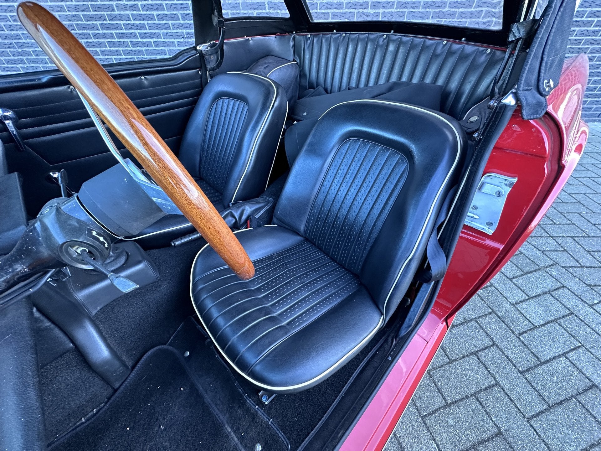 Triumph TR 250 (bj 1967), Auto's, Zwart, Triumph, 2498 cc, Leder
