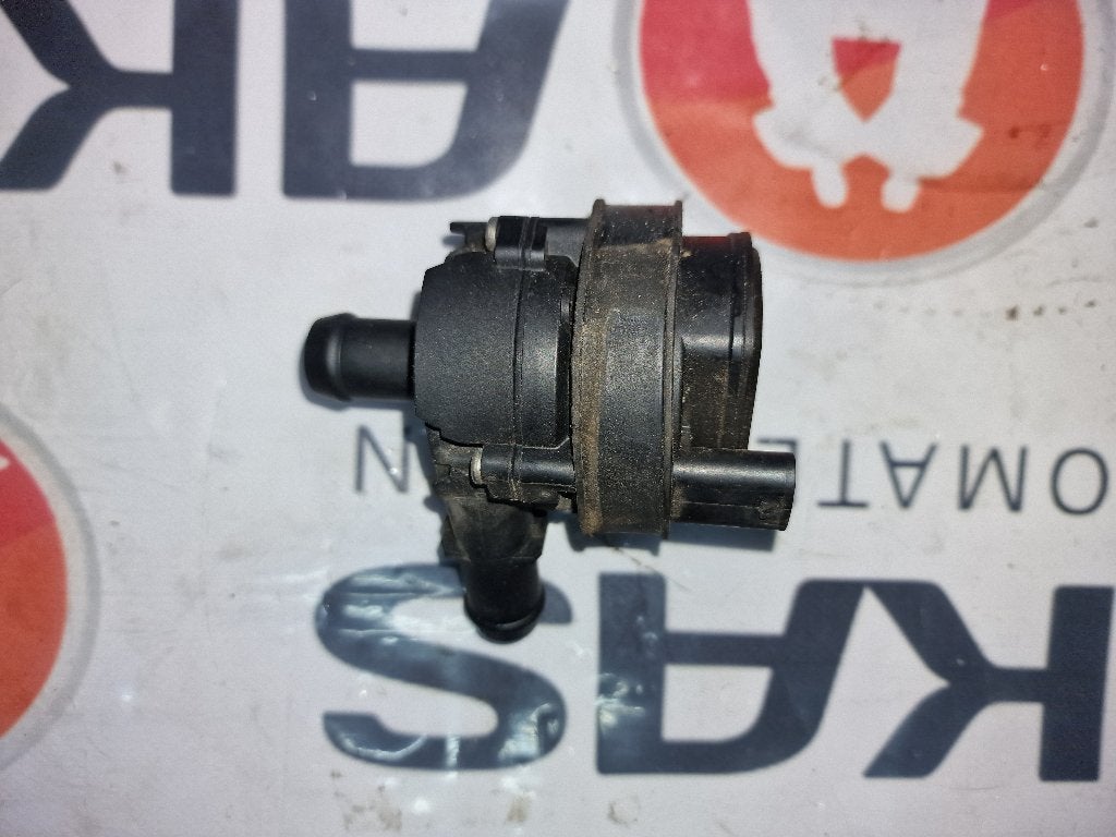 Waterpomp Mercedes A 2.2 A-220 d 16V 2017 A0005000686, Ophalen of Verzenden