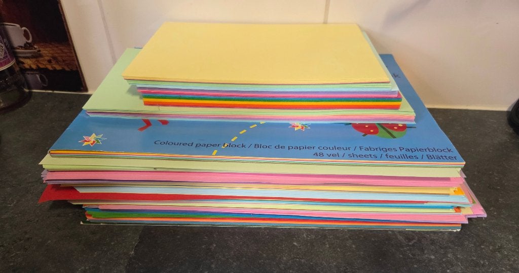 Gekleurde knutselpapiervellen, Nieuw, Meerkleurig, Ophalen of Verzenden, Papier of Karton