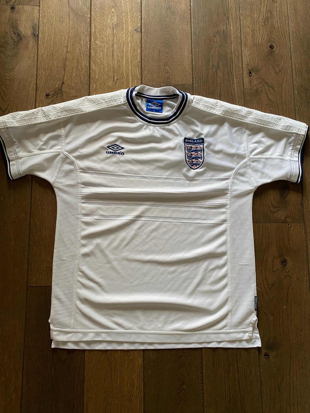 Partij voetbalshirts: Ajax, Engeland, Marmoush, Maat M, Ophalen, Nieuw, Shirt