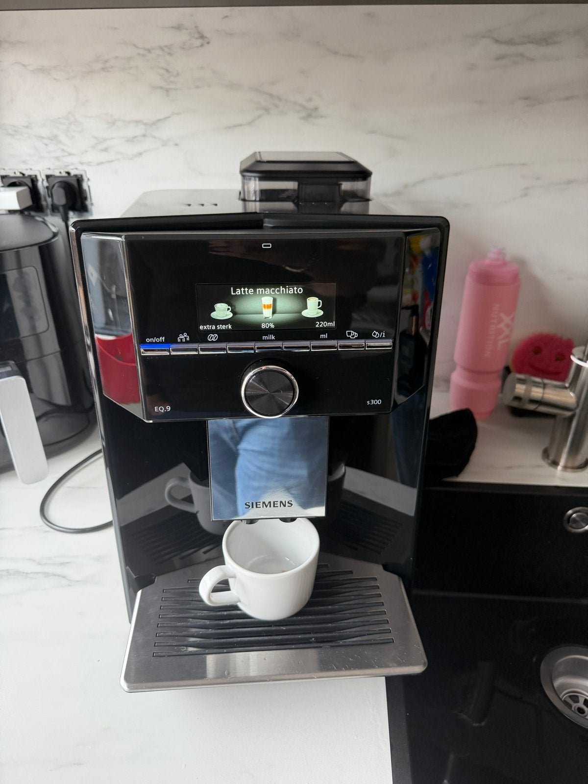 Siemens EQ.9 S300 Volautomatische Espressomachine, Witgoed en Apparatuur, Ophalen, Afneembaar waterreservoir, Gebruikt, Espresso apparaat