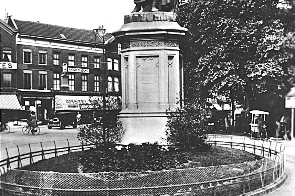 968838	Haarlem	standbeeld	Laurens Coster	1933	Gelopen, Ophalen of Verzenden, 1920 tot 1940, Gelopen, Noord-Holland