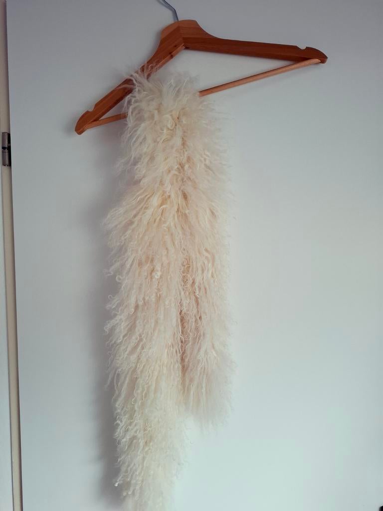 Witte krullende sjaal van bont, Kleding | Dames, Ophalen of Verzenden, Zo goed als nieuw, Sjaal